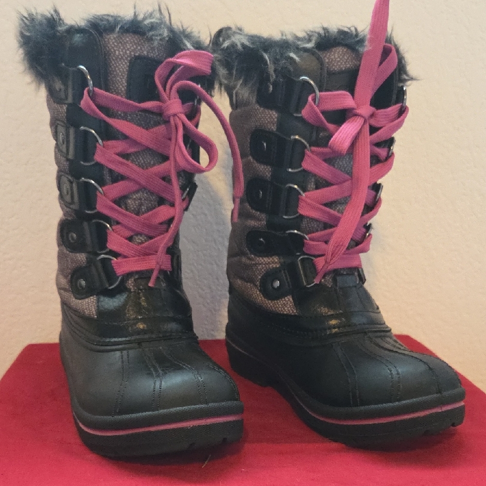 Stylish Black and Pink Fur-Lined Snow Boots